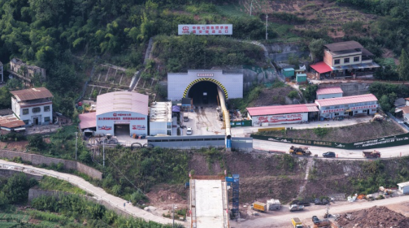 全長4458米！西渝高鐵全線首個超4公里單洞雙線隧道鎮安隧道貫通